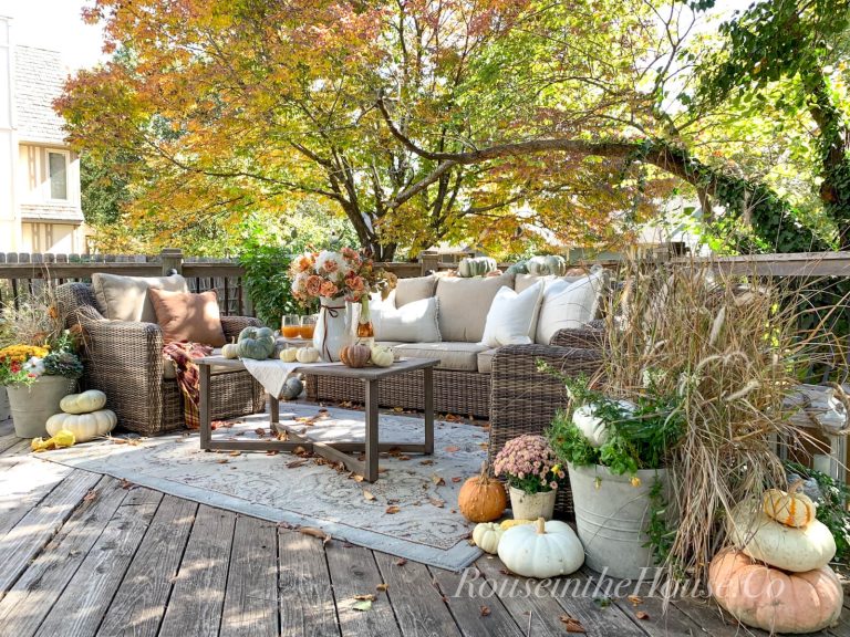 17 Gorgeous Fall Deck & Patio Décor Ideas
